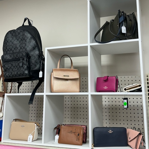 Meet your Posher, Glendale Pawn & Jewlery - Picture 6 of 13